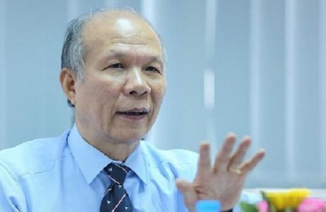 PGS.TS Đinh Trọng Thịnh (giảng viên Đại học Tài chính) nhận định, Việt Nam vừa qua mới chỉ đưa lãi suất huy động về mức thấp thì mức tăng tiền gửi đã giảm, tiền chảy ào ào sang bất động sản, chứng khoán...